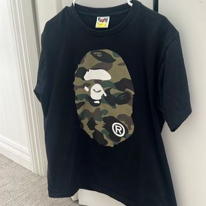 A Bathing Apron T shirt. Sz lg. excellent condition.